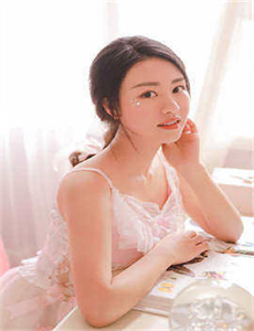 《厨房里挺进岳丰满大屁股-偷窥情人》